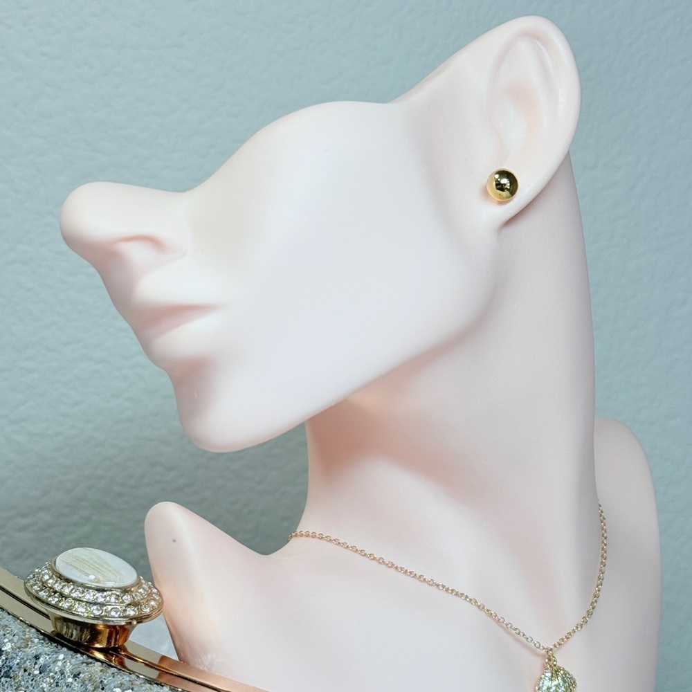 ⚜️ Elegant Gold Bold Earrings